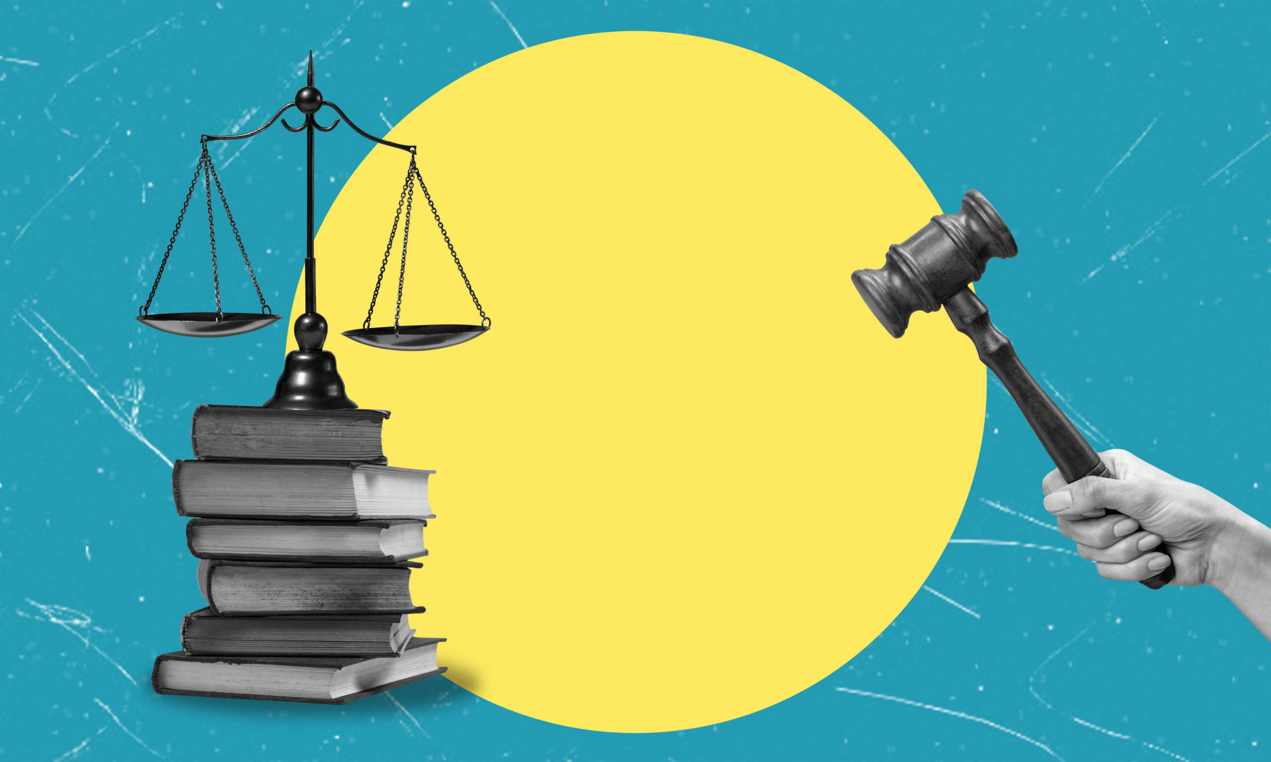 Illustration mit Gesetzeshammer, Waage und gestapelten Büchern vor blauem Hintergrund